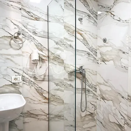 Tier Center 3* Tiran