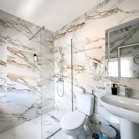 Tier Center 3* Tiran