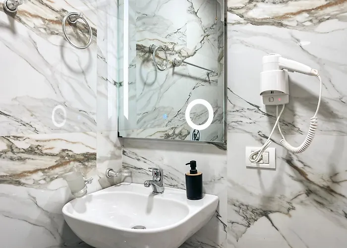 Tier Center Hotel 3*